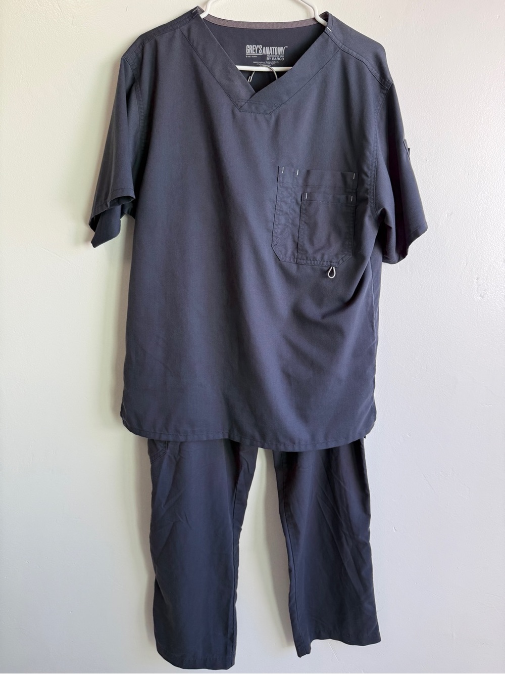 Grey’s Anatomy Men’s Scrubs Set - Top (M) Bottom (L)